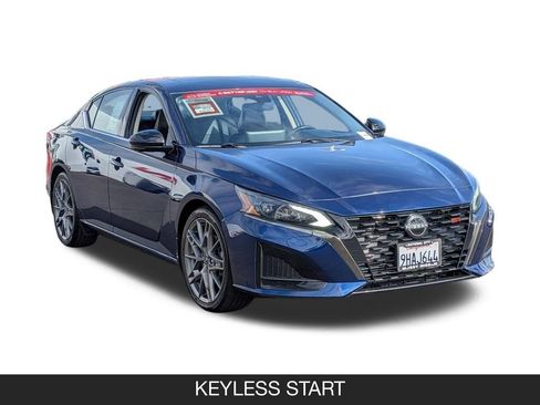 Used 2023 Nissan Altima 2.0 SR FWD image 2