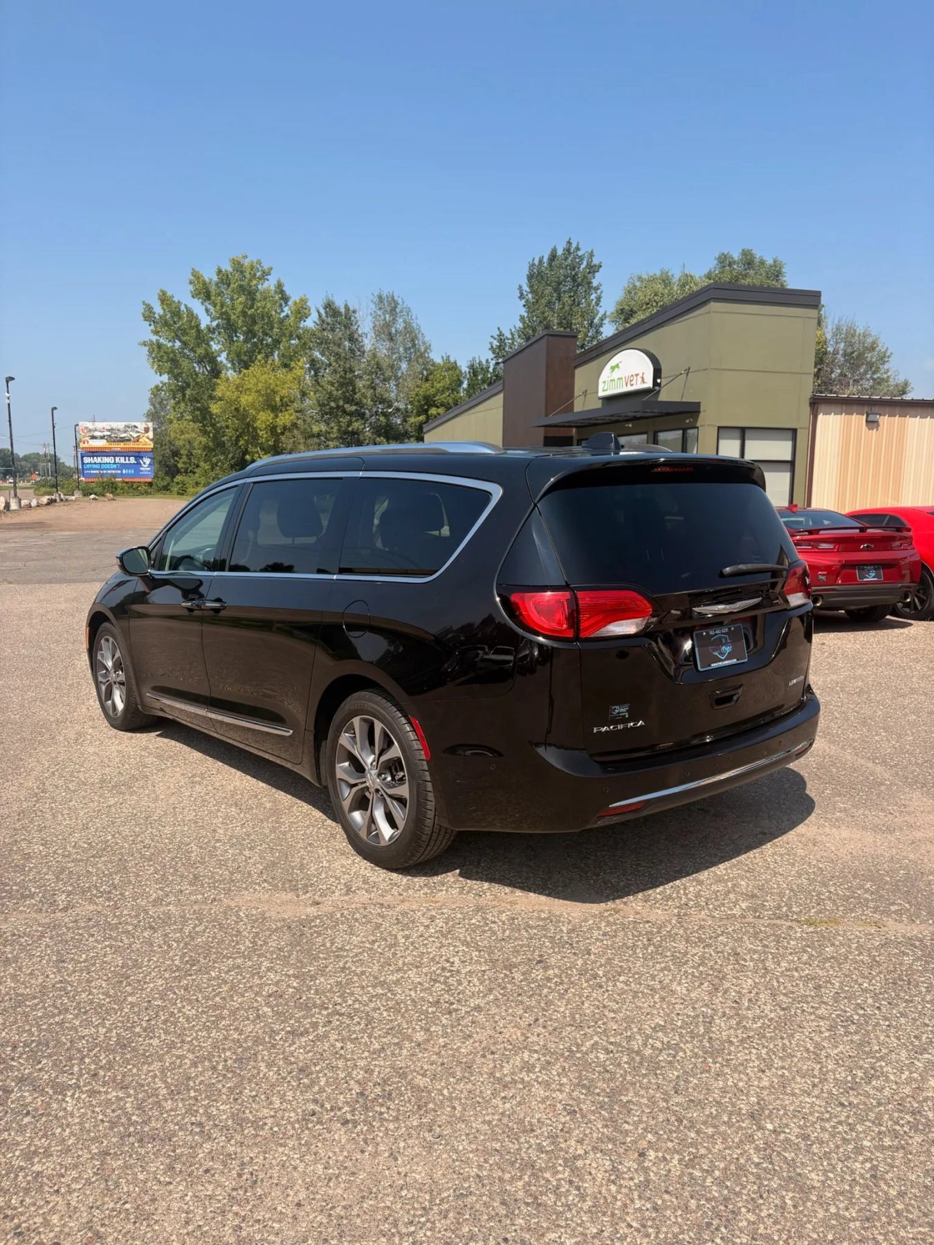 Used 2017 Chrysler Pacifica Limited w/ Advanced Safetytec Group FWD image 7