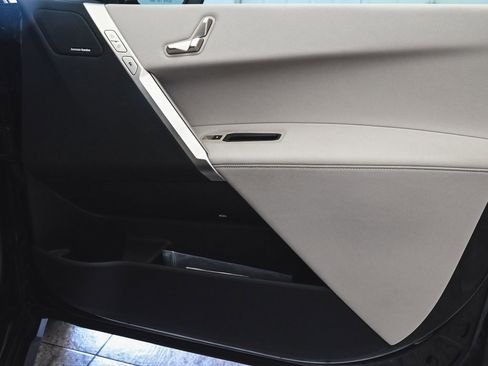 Used 2023 BMW iX xDrive50 w/ Convenience Package image 10