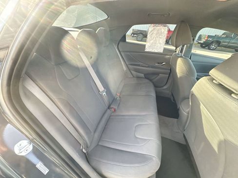Used 2023 Hyundai Elantra SE image 25