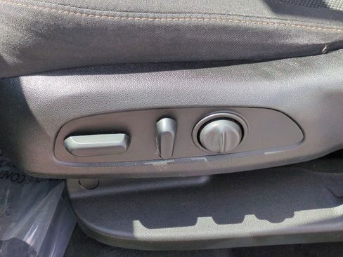 Used 2019 Chevrolet Traverse LT FWD image 28