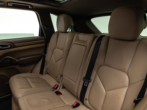 Used 2014 Porsche Cayenne S image 34