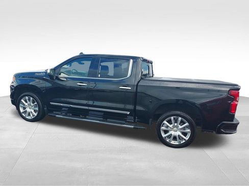 Used 2024 Chevrolet Silverado 1500 High Country w/ High Country Premium Package AWD/4WD image 3