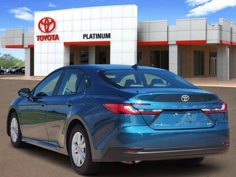 Used 2025 Toyota Camry LE w/ Convenience Package FWD image 5