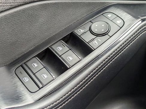 Used 2023 Nissan Rogue SV image 24