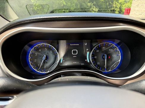 Used 2019 Chrysler Pacifica Touring-L w/ Advanced Safetytec Group FWD image 21