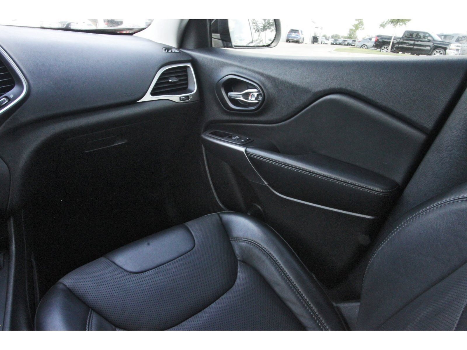 Used 2022 Jeep Cherokee Latitude Lux FWD image 14