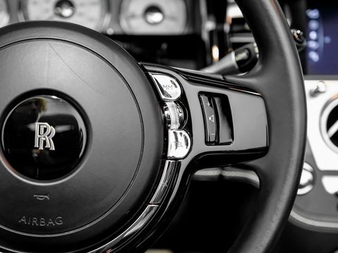 Used 2018 Rolls-Royce Dawn image 18