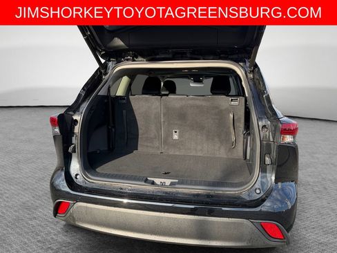 Used 2023 Toyota Highlander XLE AWD/4WD image 24