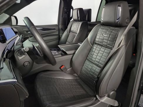 Used 2024 Cadillac Escalade ESV V image 13