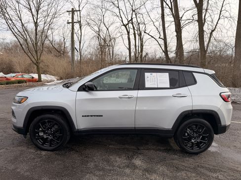 Used 2025 Jeep Compass Latitude w/ Altitude Special Edition image 6