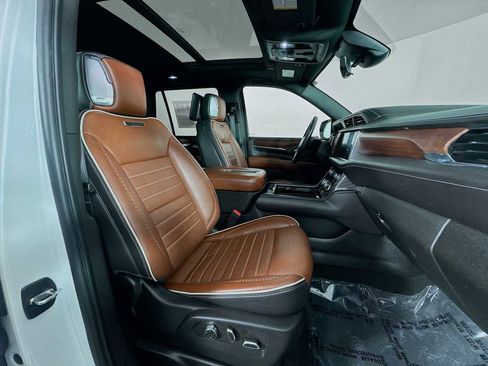 Used 2023 GMC Yukon Denali Ultimate image 29