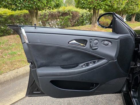 Used 2006 Mercedes-Benz CLS 500 w/ AMG Sport Pkg image 9