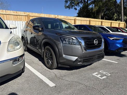 Used 2024 Nissan Pathfinder S image 2