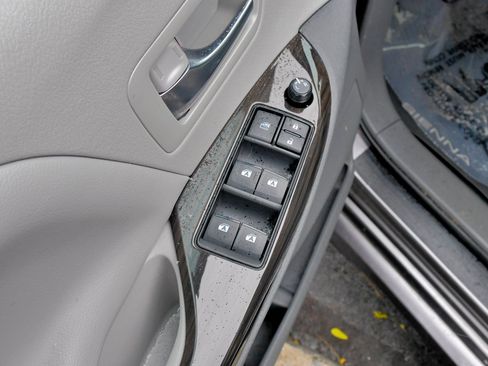 Used 2020 Toyota Sienna XLE Premium image 22