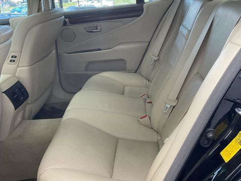 Used 2013 Lexus LS 460 AWD w/ Comfort Pkg image 10