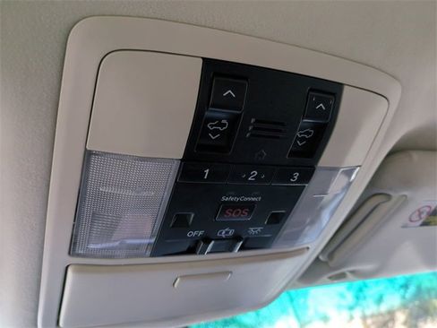 Used 2011 Lexus GX 460 image 24