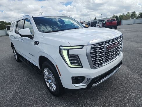 Used 2025 GMC Yukon XL Denali image 3