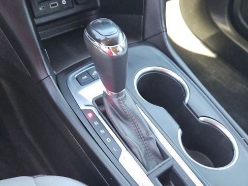 Used 2019 Chevrolet Equinox LT image 17