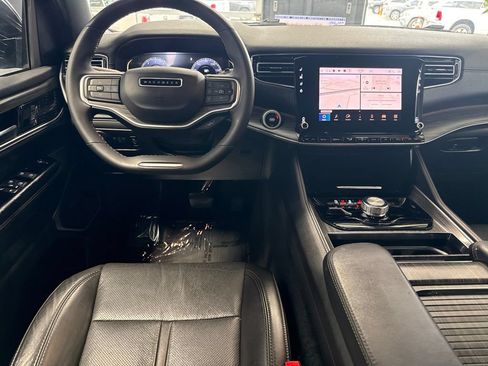 Used 2024 Jeep Wagoneer L Series II w/ Flexible Seating Group AWD/4WD image 17