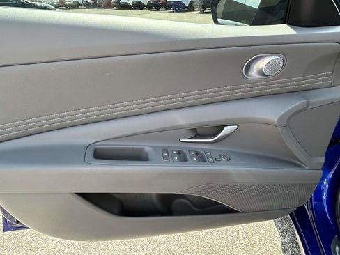 Used 2024 Hyundai Elantra SEL w/ Convenience Package FWD image 12