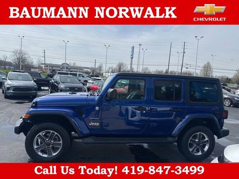 Used 2020 Jeep Wrangler Unlimited Sahara image 4