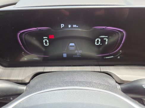 Used 2024 Kia Telluride EX w/ EX Captain's Chair Package image 32