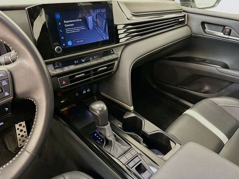 Used 2025 Toyota Camry SE image 26