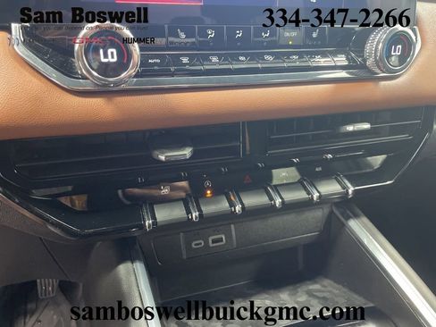 Used 2023 GMC Canyon AT4 w/ Canyon Safety Plus Package AWD/4WD image 14