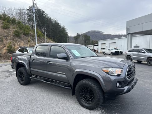 Used 2018 Toyota Tacoma SR5 image 9