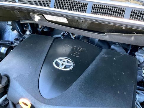 Used 2019 Toyota Sienna XLE FWD image 30