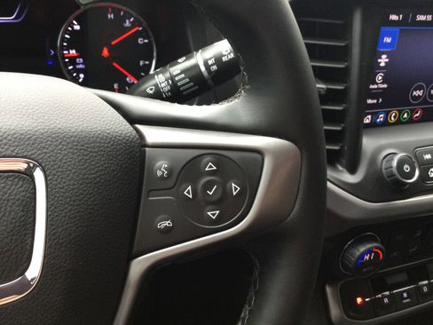 Used 2023 GMC Acadia AT4 w/ Technology Package image 18