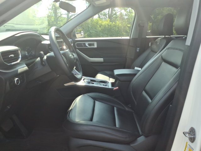 Used 2024 Ford Explorer XLT w/ Equipment Group 202A AWD/4WD image 13