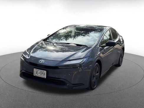 Used 2025 Toyota Prius LE image 7