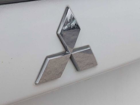 Used 2014 Mitsubishi Outlander SE image 13