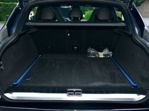 Used 2023 Aston Martin DBX image 24