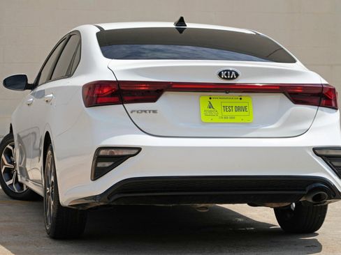 Used 2019 Kia Forte LXS FWD image 5