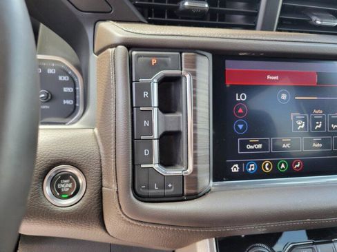 Used 2021 GMC Yukon Denali w/ Denali Premium Package image 19