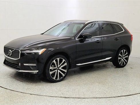 Used 2023 Volvo XC60 B5 Ultimate w/ Climate Package image 3