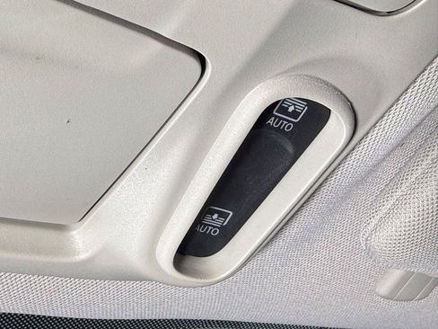 Used 2017 Chrysler Pacifica Limited w/ Advanced Safetytec Group FWD image 40
