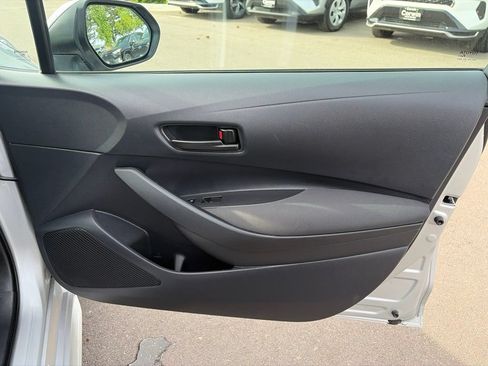 Used 2025 Toyota Corolla LE FWD image 12