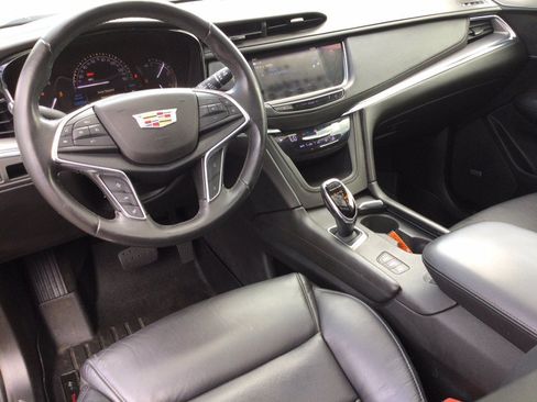 Used 2018 Cadillac XT5 Luxury w/ Driver Awareness Package AWD/4WD image 19