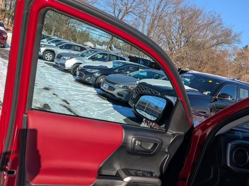 Certified 2021 Toyota Tacoma SR5 image 14