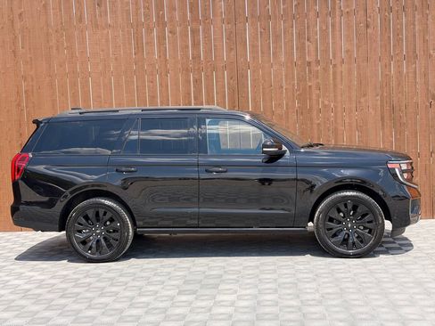 Used 2025 Ford Expedition Platinum w/ Stealth Appearance Package AWD/4WD image 15