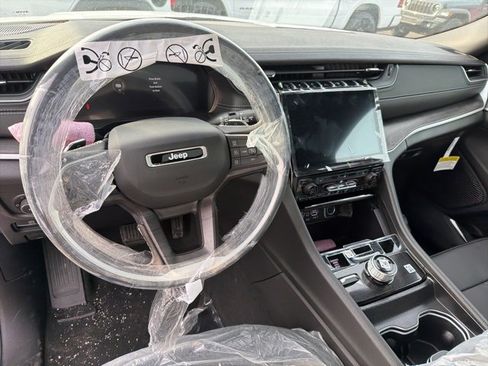 New 2025 Jeep Grand Cherokee Limited image 12