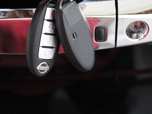 Used 2018 Nissan Titan SL RWD image 20