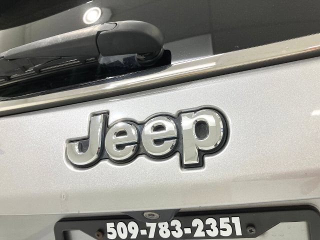 Used 2018 Jeep Compass Limited w/ Navigation Group AWD/4WD image 18