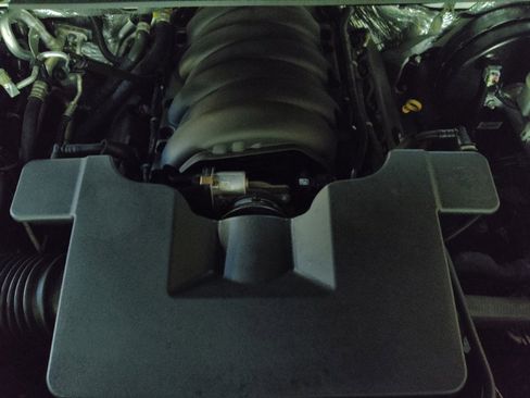 Used 2018 Chevrolet Suburban LT w/ Luxury Package image 30