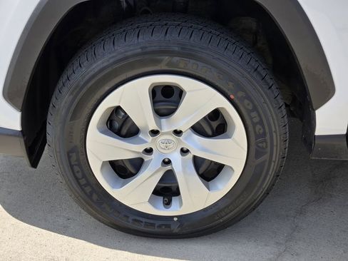 Certified 2024 Toyota RAV4 LE AWD/4WD image 7