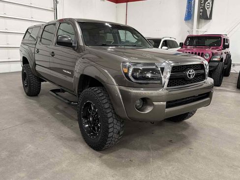 Used 2011 Toyota Tacoma 4x4 Double Cab w/ SR5 Pkg #2 image 6